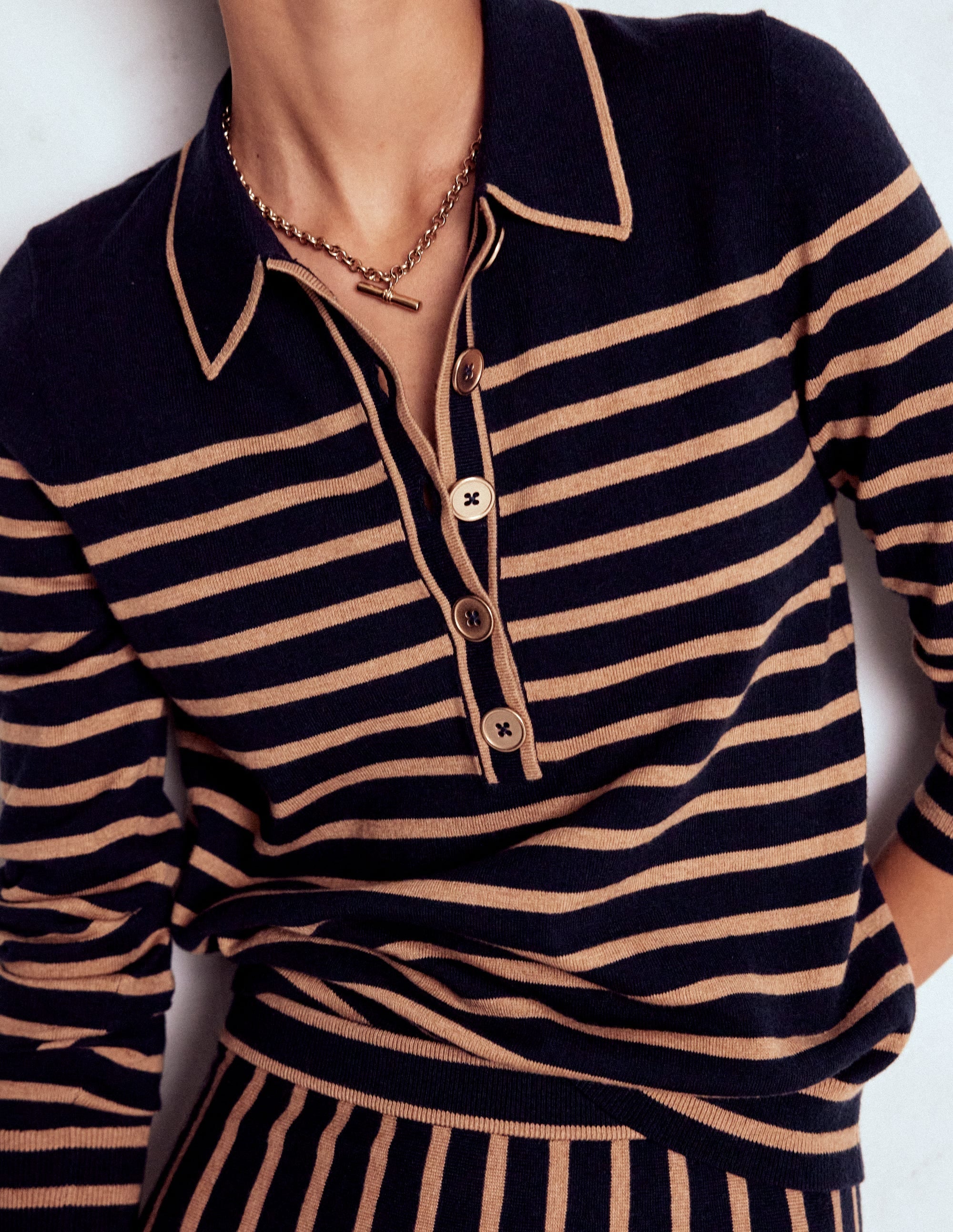 Liz Henley Sweater-Navy / Camel