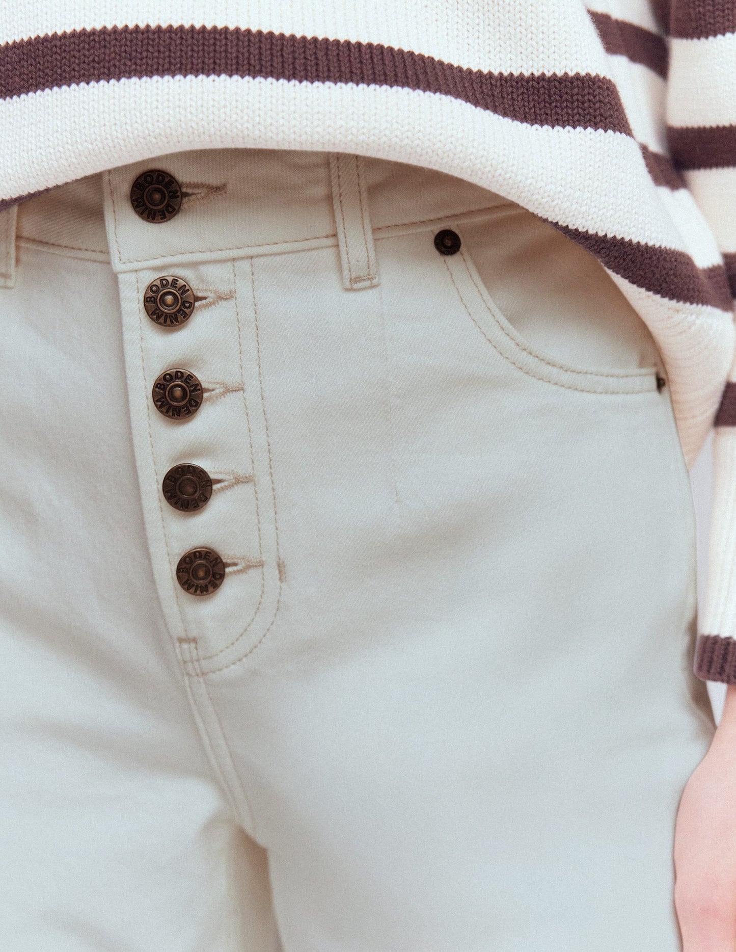 Exposed Button Straight Jeans-Ecru