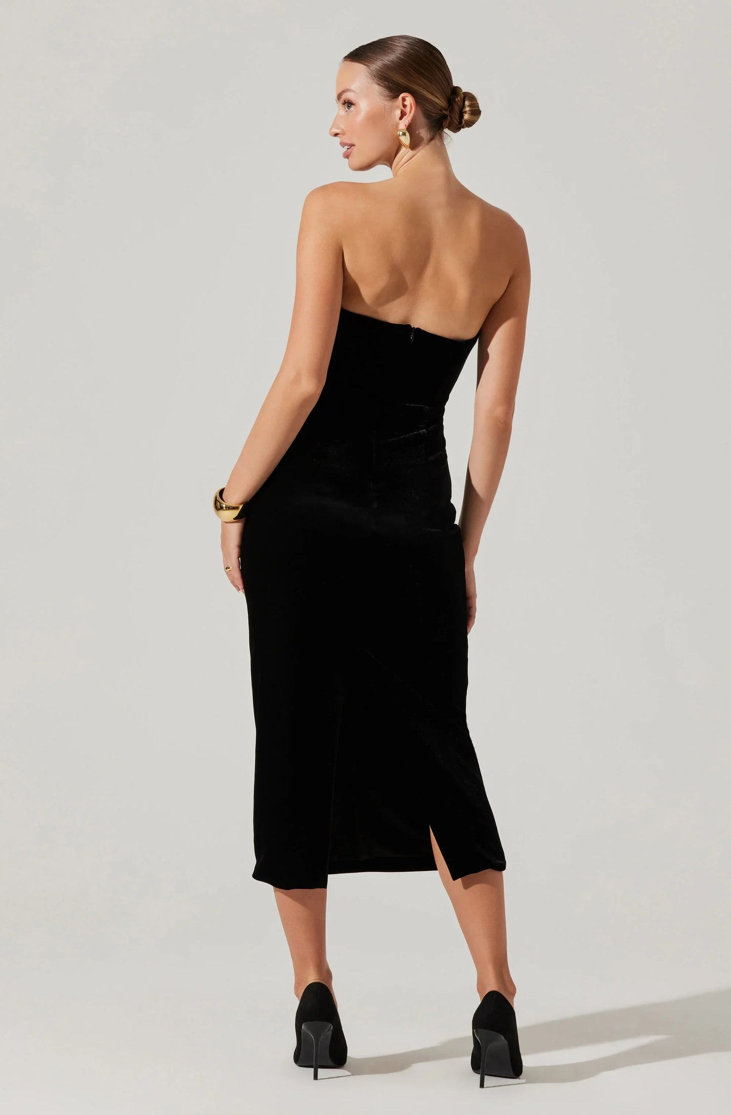 ASTR Arista Sweetheart Velvet Midi Dress