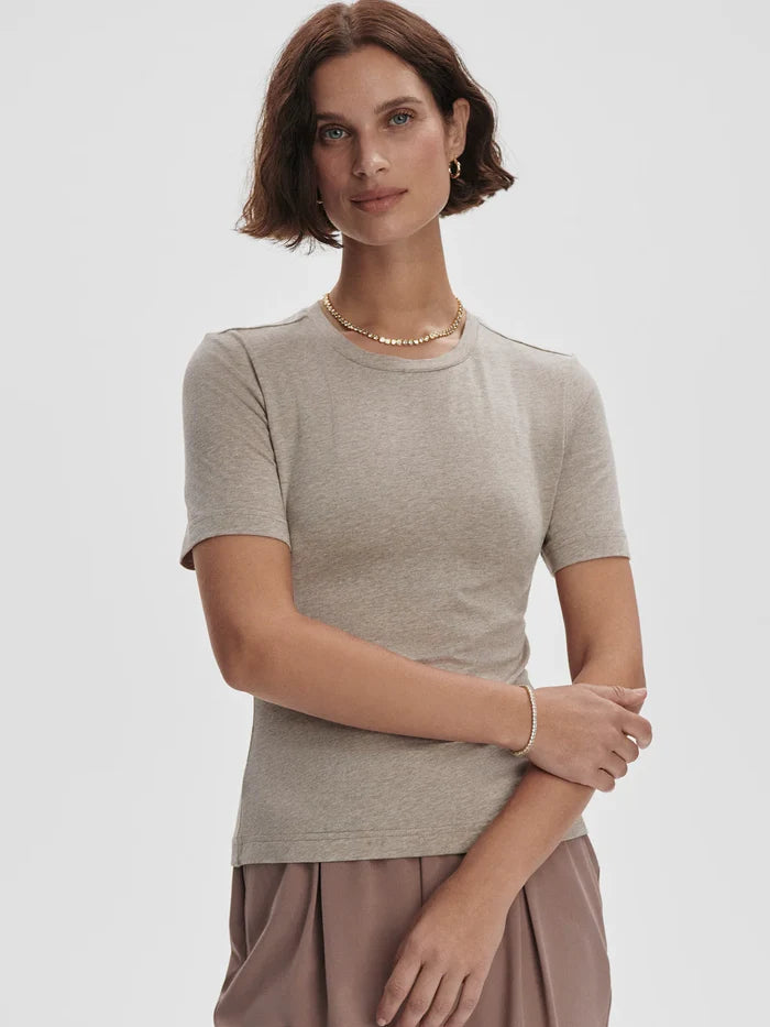 Regina Fitted Tee VAR02420