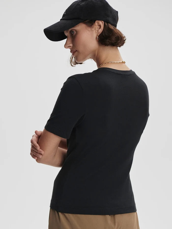 Regina Fitted Tee VAR02420